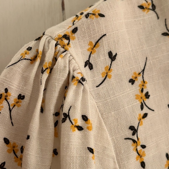 Small MINKPINK Linen Floral Button Up Blouse - Picture 3 of 6